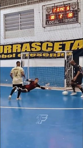 FRIO E CALCULISTA!!! #futsalskills #driblesfutsal #goleirofutsal #pivofutsal