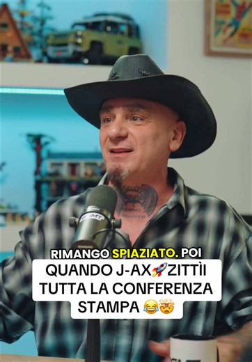 J-Ax racconta il momento in cui ha zittito un’intera conferenza stampa. 🎤 Nel video ripercorre quell’episodio, spiegando cosa è successo, perché ha deciso di intervenire e quale è stata la reazione dei presenti. Un racconto diretto, tra tensione, ironia e retroscena che in pochi conoscono. 💬 Tu come avresti reagito in quella situazione? Scrivilo nei commenti! 👍 Se ti piace questo tipo di contenuti, lascia un like e seguici per altri estratti e curiosità.#jax #musica #ridere #podcasting