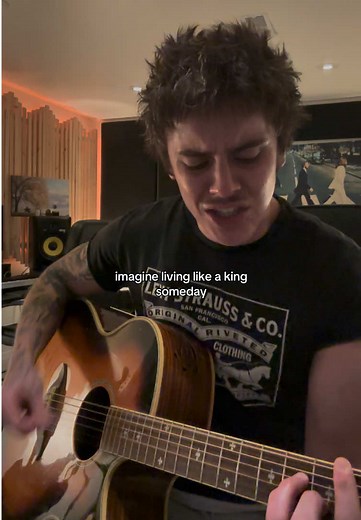 I’m piercing the veil again #kingforaday #piercetheveil #kingforadaypiercetheveil #piercetheveiltok #acousticcovers