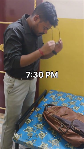 Thak kar ghar aata hoon…par sapne thakne nahi dete 🔥 👉 Stay connected — bigger game loading...