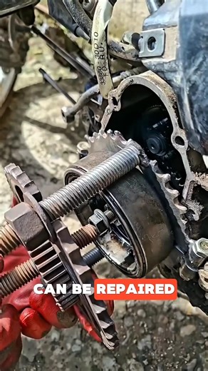 The process of removing the flywheel on a motorcycle engine using a tracker tool #mechanic