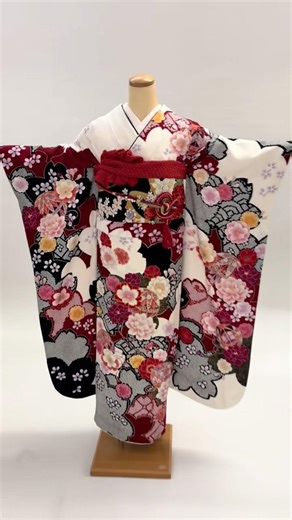 [New Arrival] A dignified and charming furisode kimono for adults. How would you style it? #short...