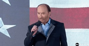 Lee Greenwood's Inauguration Performance Was So Epic President Trump Joined In!