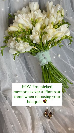 I didn’t carry the “trendiest” bouquet at my wedding. I didn’t follow Pinterest trends or go all-out with 12 different flower types. I walked down the aisle holding a handful of freesias. That’s it. Just one flower type. But the one that meant everything to me. Growing up, I’d pick wild freesias in my grandma’s garden. The scent of them takes me straight back to childhood — barefoot, messy-haired, the sun on my back and her voice calling from the kitchen window. She’s not here anymore. But on my