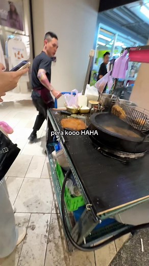 Stinky Tofu Chaos in Taipei! 🇹🇼😂