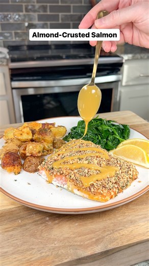 Taylor Jackzen on Instagram: "OVEN-BAKED ALMOND-CRUSTED SALMON 🐟 eating healthy doesn’t have to be boring! Save this easy dinner idea for when you’re looking for a healthy AND tasty recipe. Get the details below! ⬇️ Ingredients: 4 salmon fillets (about 6 oz each), skin-on 1 cup almonds, finely chopped or ground 2 tablespoons fresh parsley, finely chopped 1 teaspoon lemon zest 1/2 teaspoon garlic powder Salt and pepper to taste 2 tablespoons Dijon mustard 2 tablespoons honey Lemon wedges for ser