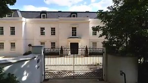 Cadogan House is a beautiful and imposing 8 bedroom #home set on a 1.2 acre plot with a 30m frontage at the end of one of the #WentworthEstate’s private roads. VIEW more here: http://bit.ly/CHO170015 #PrivateView | Knight Frank