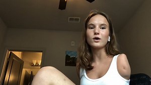 Woman without arms has mastered eating with chopsticks using her toes