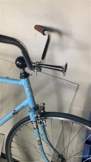 Experience the Retro Loud Horn for Your Bicycle
