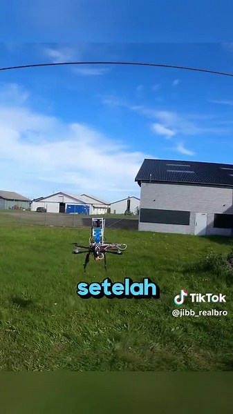 Drone Isi Diri dari Kabel Listrik: Demo Pengisian Otomatis