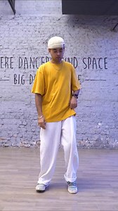 DELHI // Learn how to move like it’s second nature, smooth, effortless, and full of pyaar in @shubbh09 class!💫🕺🏽 💥 Drop in for just ₹650 per class! Don’t miss the vibe—secure your spot now! 🗓 Every SAT-SUN | 2:45 PM 🎟 Drop-ins & Monthly packages available 📞 8899340340 📲 WhatsApp Available [Big dance Delhi isolation dance learn explore] | Big Dance Centre