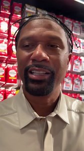 Tom Brady, Jalen Rose open baseball cards at Fanatics event in NYC