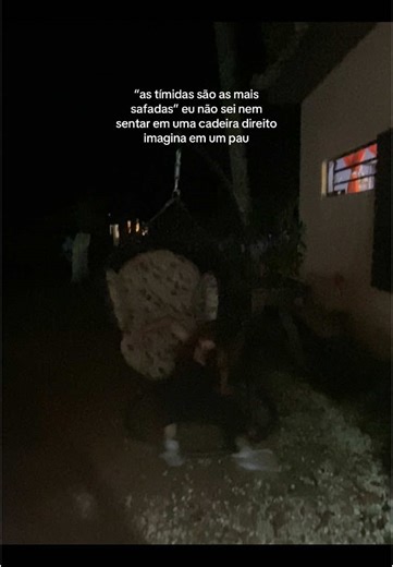 minha cabeça diz que isso ficou engraçado, eu amo essa foto de eu caindo sério