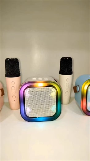 LOJÃO MEGA 20📍PRAZERES 💥 on Instagram: "💥 CAIXA DE SOM + MICROFONE por R$25,00 ✅ Disponível nas cores (branco, rosa e azul) Possui conexão Bluetooth para pareamento com smartphones. Compactas, leves e com luzes LED colorida. Inclui função karaokê com microfones sem fio. ✨ Novidades e reposições diárias: todos os dias uma coleção inesquecível te espera! 💲 Preço único: R$25,00 ✨ Pagamento: Dinheiro e PIX 💳 Débito: R$26,00 💳 Crédito à vista: R$27,00 💳 Crédito parcelado: R$27,00 ⏰ Horário: Se