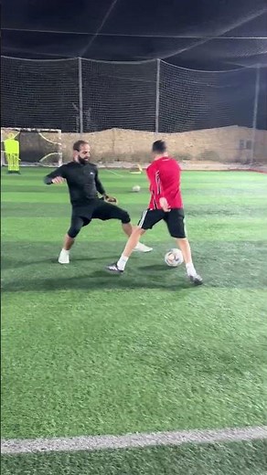 إزاي تدور بالكرة وتتخطى المدافع | How to Turn & Beat the Defender 🔥⚽ #football #soccer #كرة_قدم