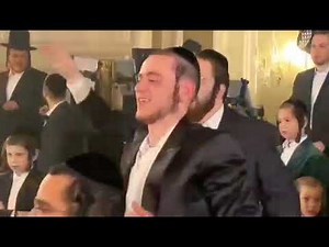 Watchדי שטאט דרייט זיך איבער By Ari Samet = Budke Studio's