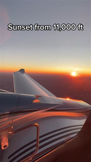 DA62 Sunset Flight with Moon Views