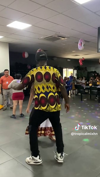 Baile Punta: Larisa y Alex en Honduras