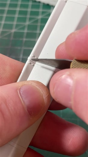 Giving the Side Skirts some nice details and battle damage! #scalemodelling #ww2 #tigertank #sideskirts #135scale