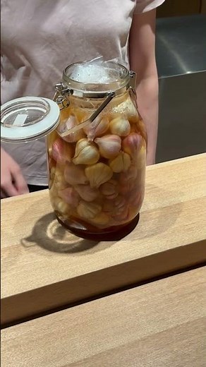 待ちに待った最高のニンニク！酢漬けにできました。タイ北部のカレーゲーンハンレーや様々なタイ料理に使用していきたいです。#発酵食品 #発酵料理 #タイ料理 #天然酵母