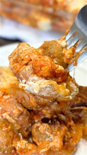 Meatball Casserole with Garlic Bread 🍝🥖 Link here! —> https://chefalli.com/meatball-sub-casserole/ This Meatball Casserole with Garlic Bread is an easy meatball casserole recipe made with frozen garlic bread and frozen cooked meatballs. It has all the classic Italian flavors. It’s perfect for a quick meal during the week or potlucks. #foodforthefam #easydinnerideas #casserole | Chef Alli