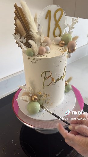 Lucy_Jane_Cakes on TikTok