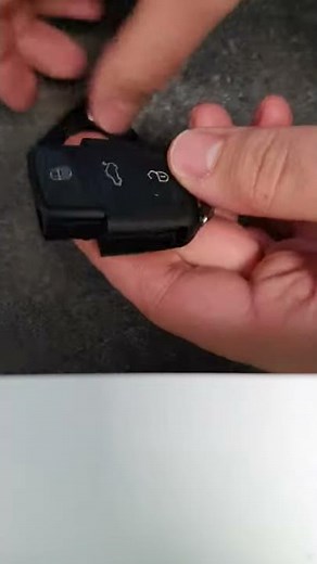How to replace / change Volkswagen key fob battery (VW, SKoda, Seat, Audi)