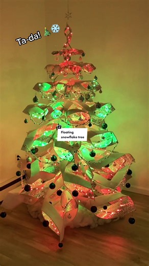 Creating a DIY Floating Snowflake Christmas Tree