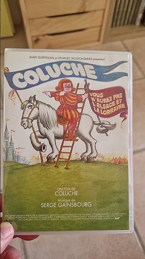 Coluche dans "vous n'aurez pas l'Alsace et la Lorraine avec Gérard Lanvin, Gérard Jugnot, Anémone,