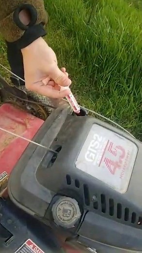 Fixing a Smoking Lawn Mower - Knocking and Smoking Lawn Mower Engine Repair