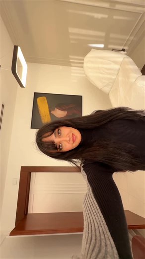 Lubna | Content creator | Video creator on Instagram‎: "حابين تتعلمو كيف نعمل هالانتقال بين المقاطع وتطبقوه على براندكم او منتجكم ؟ 📲 شير و كومنت على الفيديو لتعرفو كيف 🔥 لا تنسو الفولو و احفظو الفيديو لترجعولو ##tutorial #edit #creative #ideas #videotutorial #explore ترندات ، مونتاج ، افكار مميزة⁩⁩⁩"‎