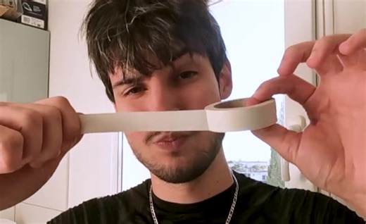 窓ガラスに白いテープを貼るだけで……「アメイジング！」「光の感じが最高」　ゲームに入り込んだようなまさかの光景が1800万再生【海外】（1/3） | ライフスタイル ねとらぼ