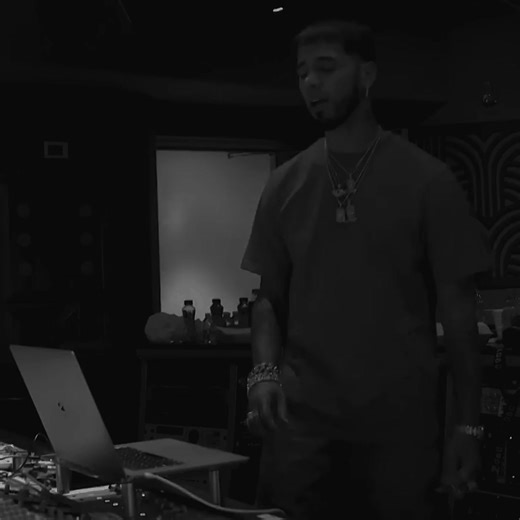Anuel AA - 1942: La Música que Marcará tu Día