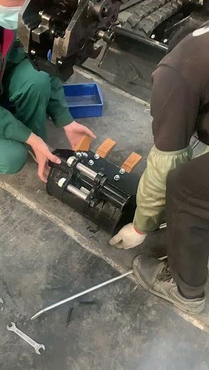 How To: Use Cat Mini Excavator Quick Coupler