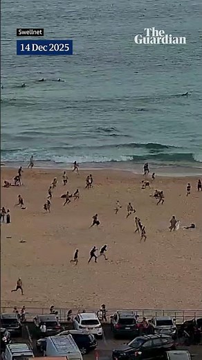 Surf camera in Australia shows beachgoers fleeing Bondi beach during shooting