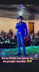 Mi compa rancherito en pleno concierto se olvida las letras de su propio corrido | El Compa Shorty
