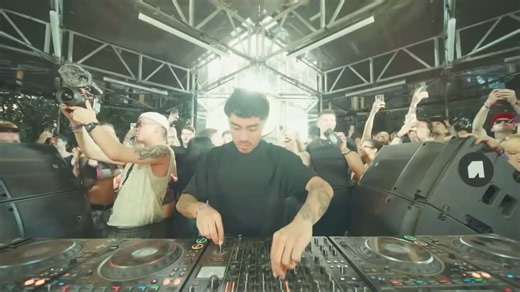 Faithless' 'Insomnia' getting a 2025 rave remix in the middle of the forrest at Awakenings 🌳⛽ | 1001Tracklists