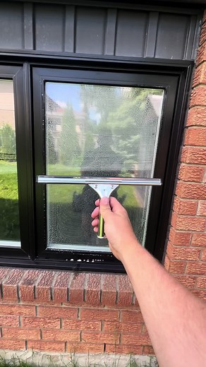 Satisfying Window Cleaning Techniques for a Sparkling Finish
