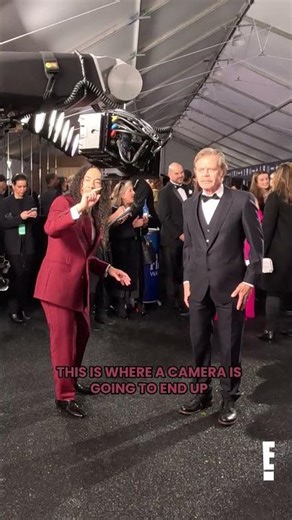 We are shamelessly obsessed with William H. Macy's #CriticsChoice #Glambot. 👏 #AwardsSeason