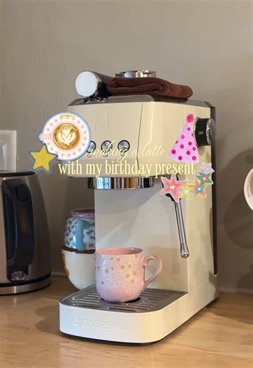 be prepared to be SICKK of me with coffee content !!! 🎂⭐️💌☕️ #baristatok #coffeetok #latterecipe #athomecoffee #espressomachine @Casabrews Coffee Machine