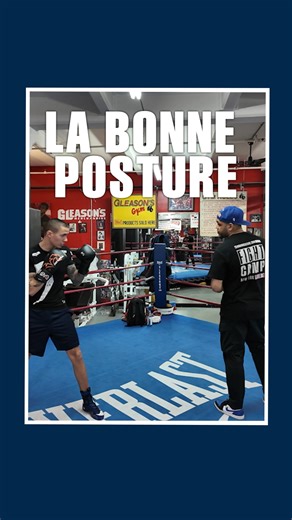 🎯 TON POSITIONNEMENT PEUT NEUTRALISER CERTAINS COUPS. En boxe, dans les phases offensives, l’épaule arrière doit s’engager légèrement vers l’avant pour transférer le poids et armer le coup. En phase défensive, elle recule pour réduire la surface exposée et aligner tes épaules avec ton bras avant. POSITION IS 🔑 📍 Rejoins-nous ce week-end pour une masterclass Boxing Culture dans le 77, le 14 juin. Commente “MASTER” pour recevoir le lien d’inscription. 🥊 Boxeur @mathieu_yague Coach @_thefrenchr