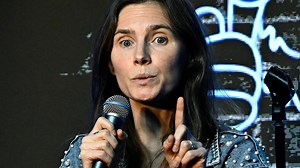 Wrongly accused 'killer' Amanda Knox is now doing stand-up comedy