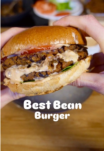 Best Bean Burger 🍔 The best burger you’ll ever have is VEGAN and very very easy to make, so give it a try! 👇😋 RECIPE (3 big patties, 45min prep time): Caramelized onions: -1 big onion Cut into thin slices and cook on medium heat in a pan with some oil until brown and caramelised (I often add a pinch of sugar to help that process). Patties: -1 can (220g) black beans (or kidney beans), drained and washed -1 Tsp cumin -1/2 Tsp smoked paprika -1 Tsp dried oregano -2 Tbsp soy sauce -5 Tbsp breadcr