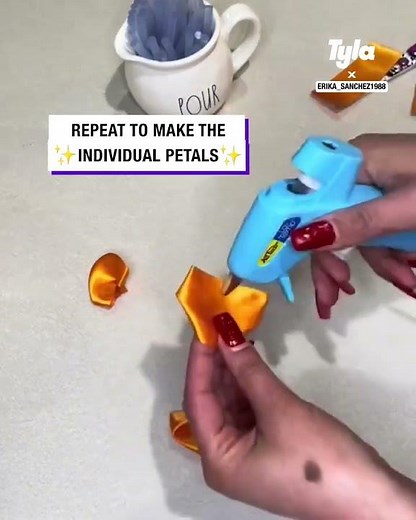 Tutorial on how to make a ribbon roses 🌹