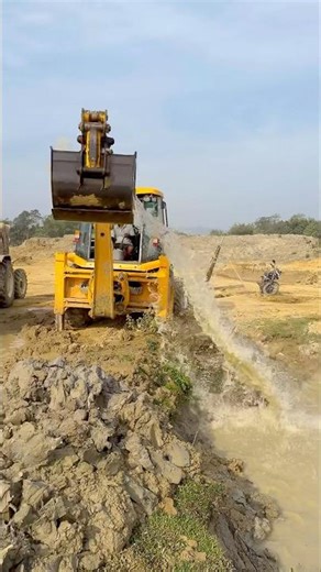 Jcb tractor funny video 💪🤗#jcbjcb #jcbbaba #jcbtractor #jcb3dx #jcb #shortvideo #youtubeshorts