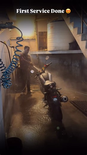 Rahul Gupta | Travel | Vlogger on Instagram: "My love ❤️ aaj yaam ka pehla service hua 😍 thodi care, thoda pyaar aur next rides ke liye full ready 🏍️✨ #yamaha #firstservice #bikelove #riderlife #reelitfeelit"