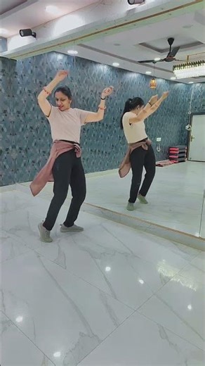 BIJLI GIRI #shorts#dance #ytshorts #youtube #trending #viral #fun #love #song ‪@tseries‬#f2fbyneha