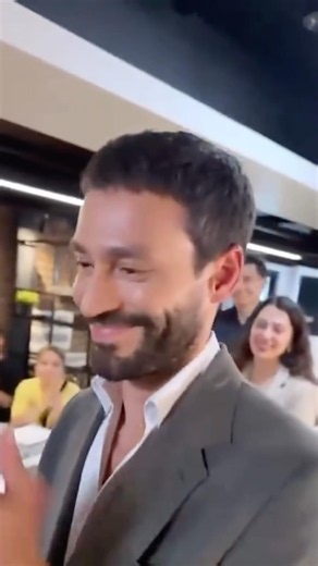 Muhtemel Aşk setinde Ekin Koç’un doğum günü kutlandı.