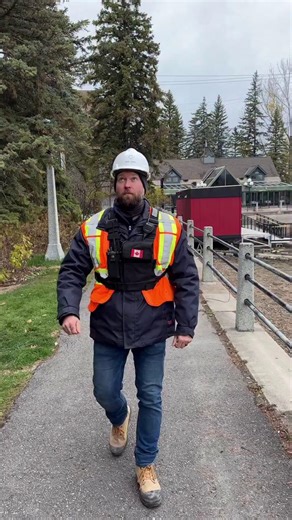 2025: L’odyssée du patin 🚀 II se passe quelque chose. Quelque chose de merveilleux. Et ça se passe maintenant! Les Beavermobiles ont pris leur envol et nos équipes ont commencé à les installer pour la saison 2025-2026. Et c'est ainsi que ça commence... BeaverTails - Queues de Castor êtes-vous prêts ? 😎 Apprenez-en plus sur les fermetures et les détours ici : https://ccn-ncc.gc.ca/fermetures/partial-closure-of-queen-elizabeth-driveway-and-colonel-by-drive-from-november-6-7-8-and-10-2025?utm_sou