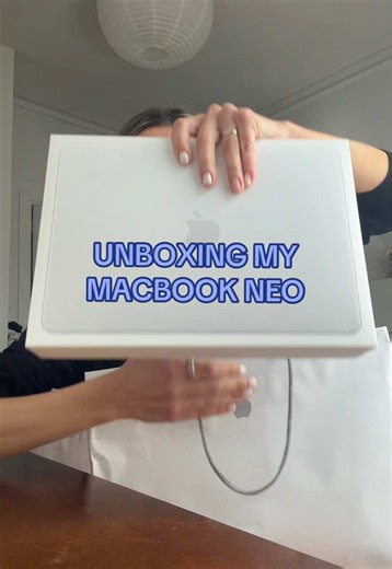 MacBook Neo Unboxing Hesitation: Could Not Commit to the Citrus